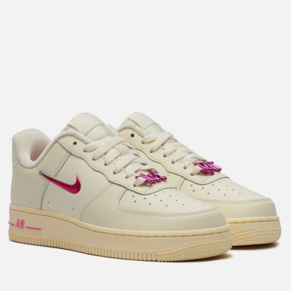 Женские кроссовки Nike Wmns Air Force 1 '07 SE