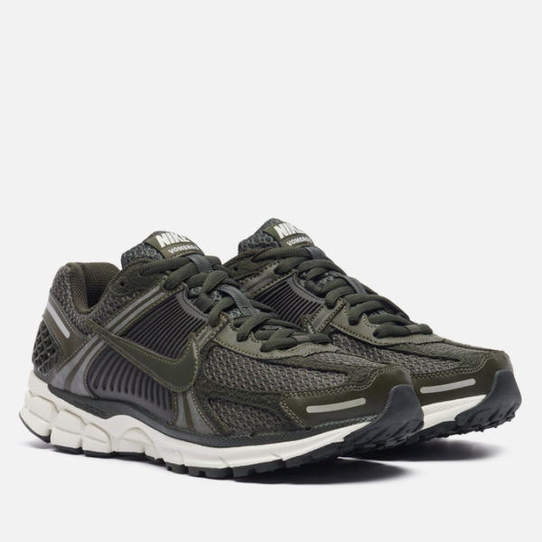 Женские кроссовки Nike Wmns Zoom Vomero 5